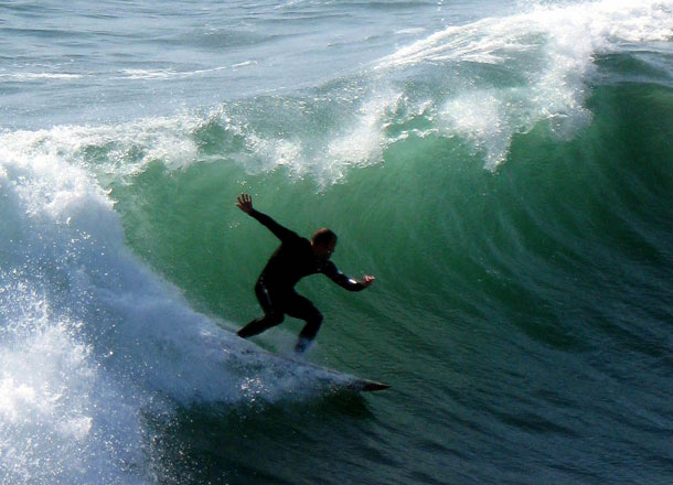 extreme sea surfing pic