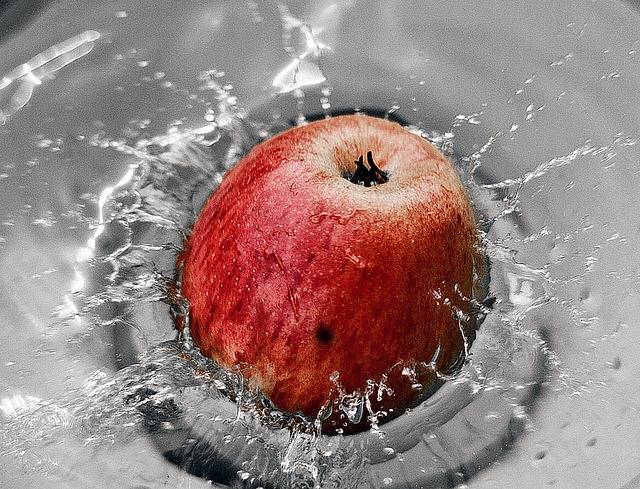 apple water high speed photography