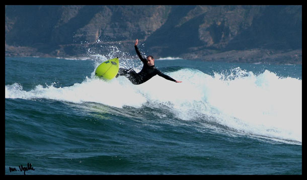 extreme sea wave surfing