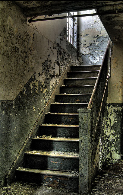 Decorticate_by_byonder stairs urban decay photography