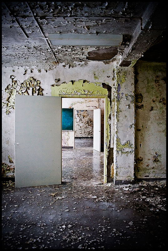 The_End_of_An_Era_by_abandoned_echoes door urban decay photography