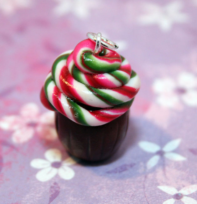 Yummy_Christmas_Cupcake_by_mystique_yami cupcake inspirational photography