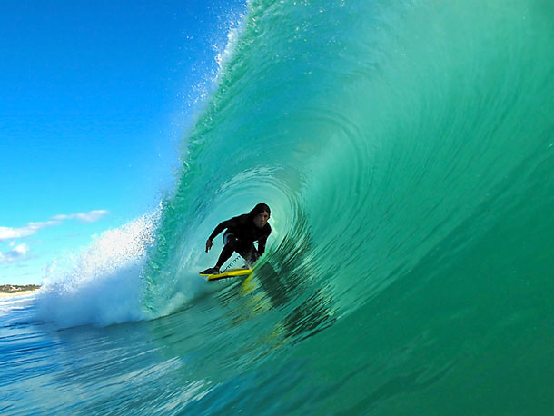 dropknee sea surfing 