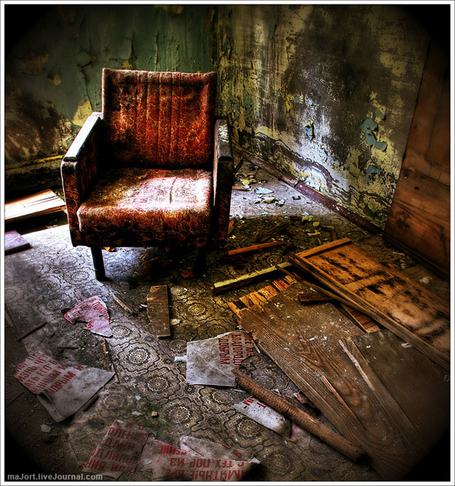 what_we_used_to_use_2_by_Tommy_Noker room chair urban decay