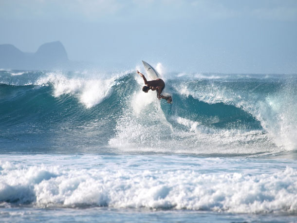 extreme wave surfing photograph