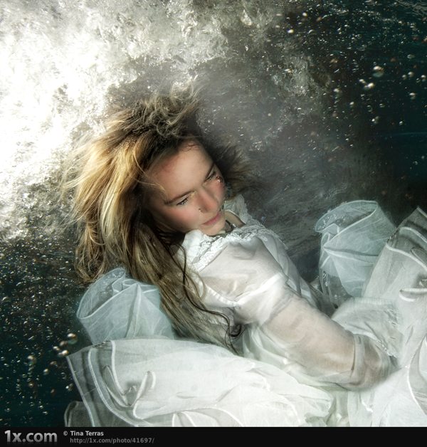 Free photography of female under water
