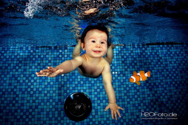 [عکس: cute-babies-with-fish.jpg]