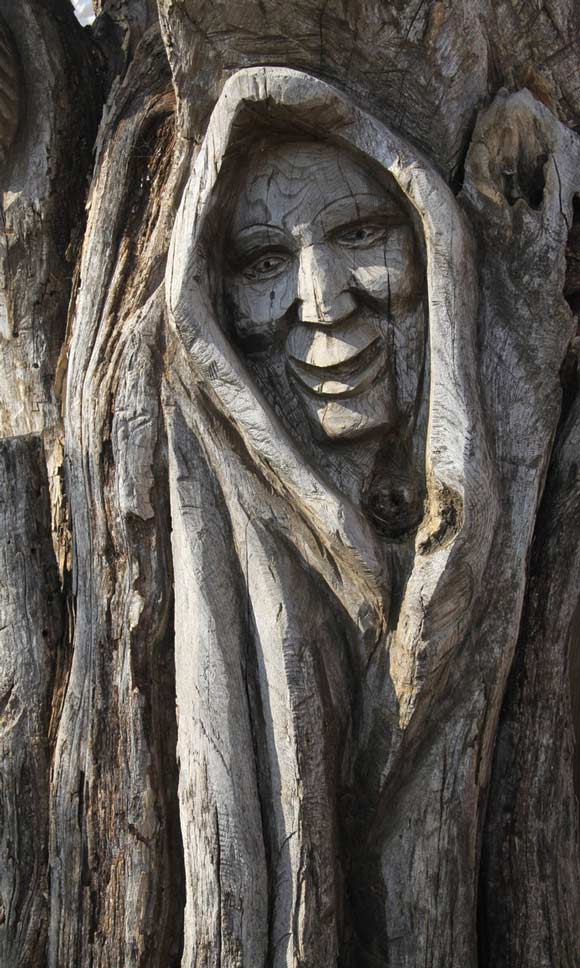 [عکس: 02-face-carved-in-tree.jpg]