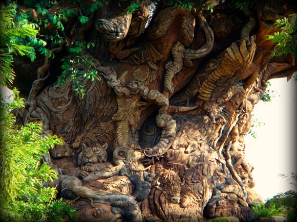 [عکس: 03-animals-faces-carved-tree.jpg]